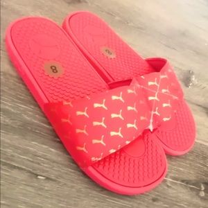 Selling puma flip flops, size 8 and completely new